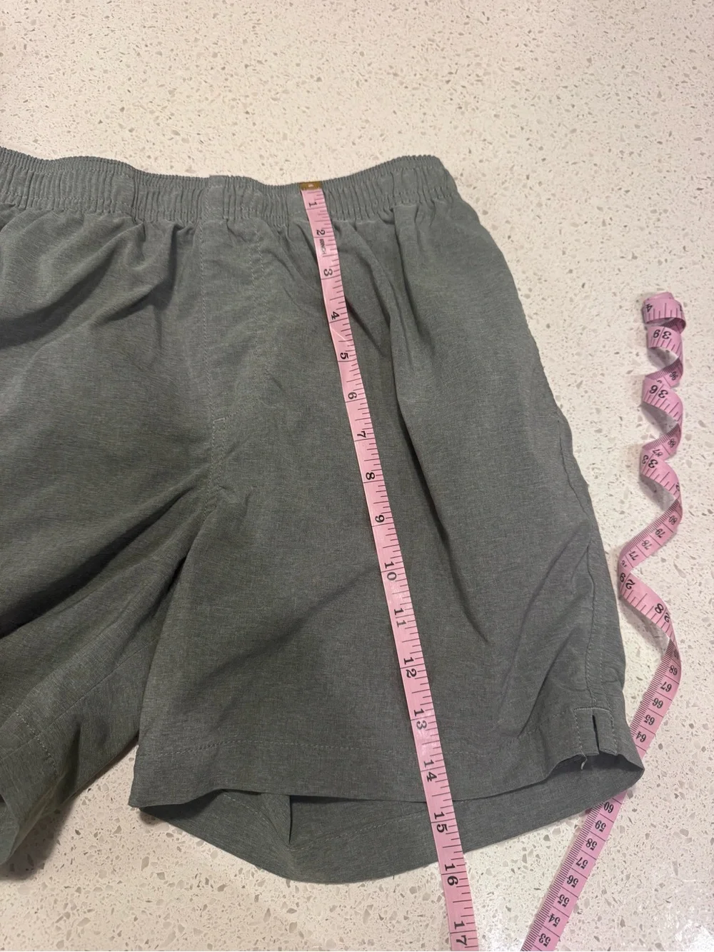 Chubbies Men’s Small Gray Performance Shorts 5.5” Inseam Stretch Athletic